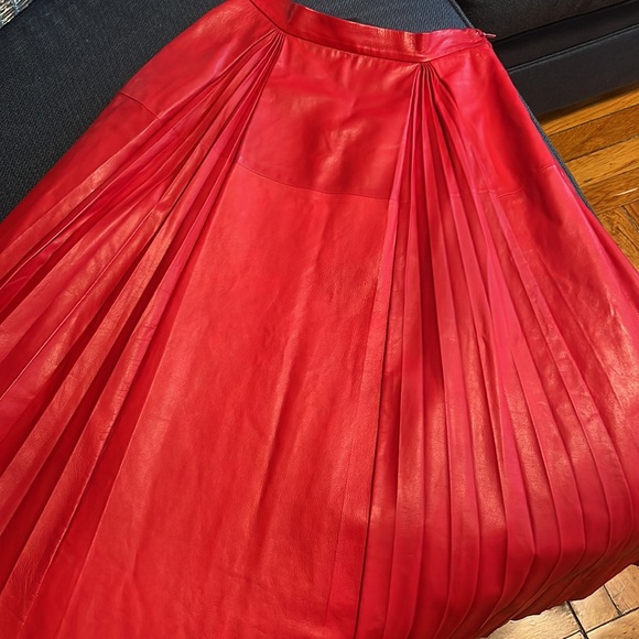 Woman’s Gucci red long skirt-size 38 - Picture 4 of 9
